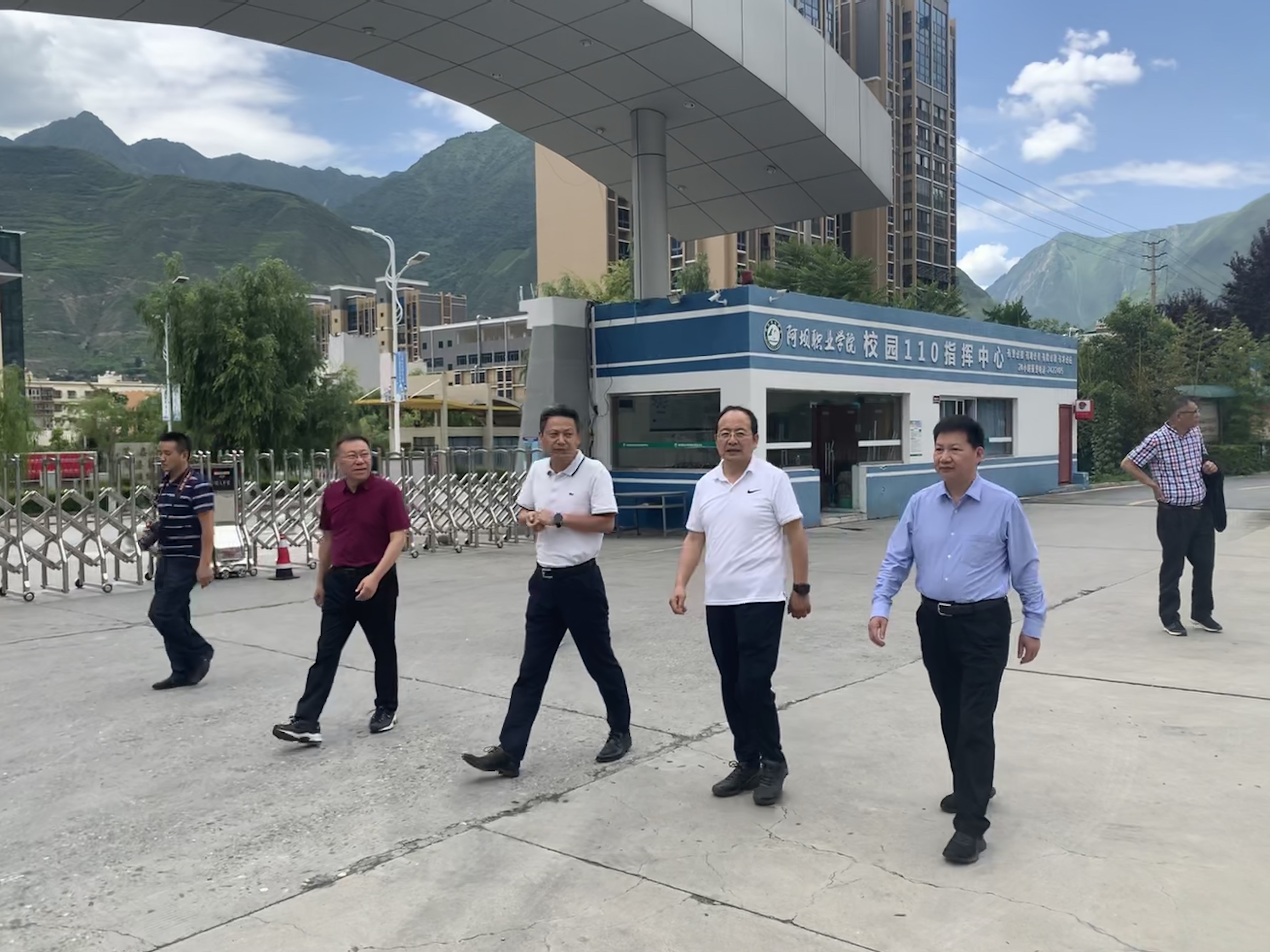 李仁副书记,成和平副书记带队赴色达县,阿坝职业学院开展对口帮扶工作